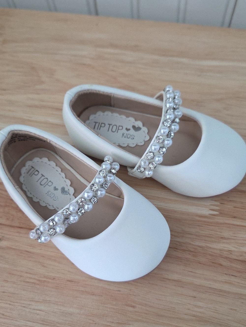 Tip Top Kids Baby Girl White Mary Jane Shoes 2 New